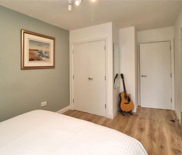 Oak House, Woking, Surrey, GU22 - Photo 4