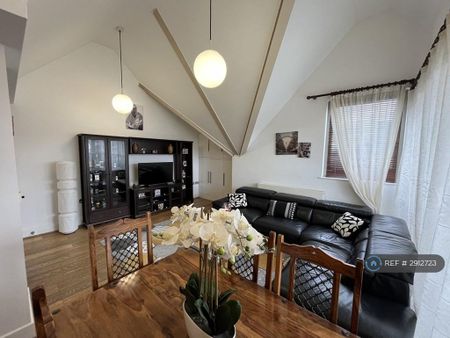 2 bedroom flat to rent - Photo 3
