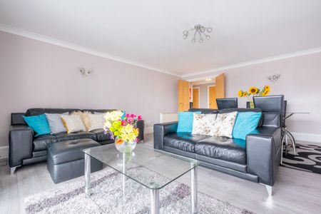 2 Bed Flat, Antilles Bay Apartments, E14 - Photo 2