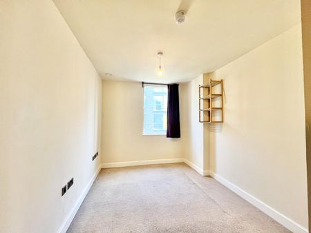 2 bedroom flat to rent - Photo 2