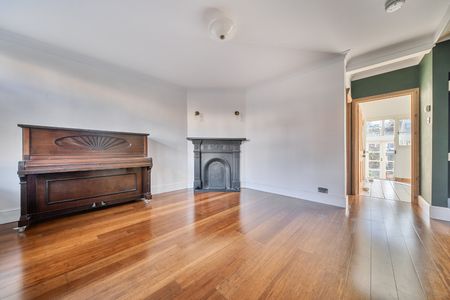 5 bedroom semi-detached house to rent - Photo 2