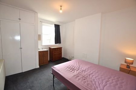 Rooms on Richmond Road - Photo 2