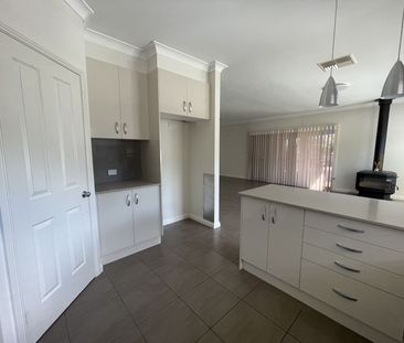 Family home hidden away in Hillvue... - Photo 6