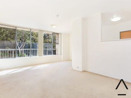 Conveniently Located One Bedroom Apartment - Photo 2