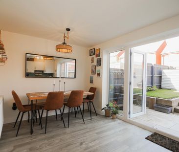 3 bedroom semi-detached house to rent - Photo 4