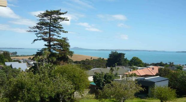 5 Bedroom House with Amazing views at Maraetai - Photo 1