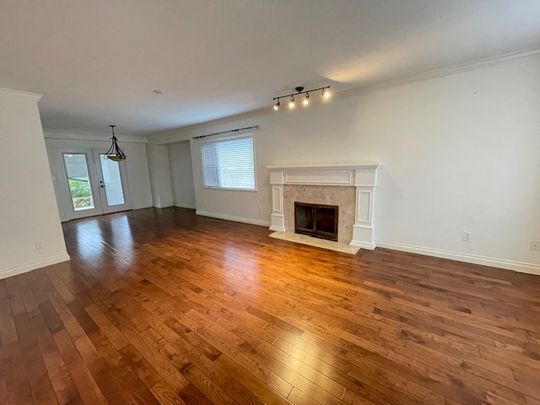 Spacious and Bright Three Bedrooms Plus Games Room (4th Bed) and Three Bathrooms - Photo 1