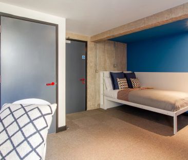 The Biggest Room - Photo 2