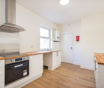 Flat to rent - Lakedale Road, London, SE18 - Photo 3