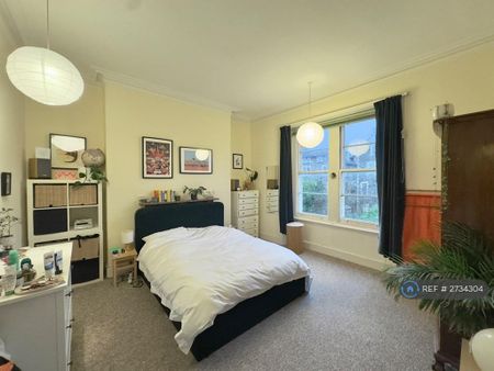 3 bedroom flat to rent - Photo 5