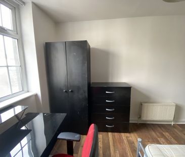 4 Bed - Flat 5, 1-9 Regent Rd, Leicester, - Photo 6