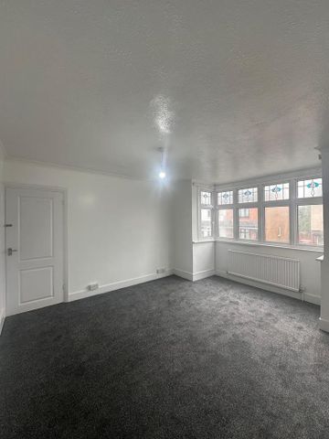 4 bedroom semi-detached house to rent - Photo 5