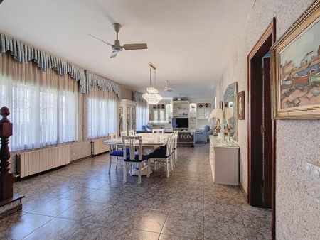 10 Bedroom house / villa with 2,069m² garden for rent in Calafell, Costa Dorada - Photo 5