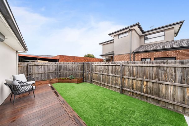 Stunning Spacious Family Home! - Photo 1