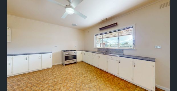 Large three bedroom home - Photo 1