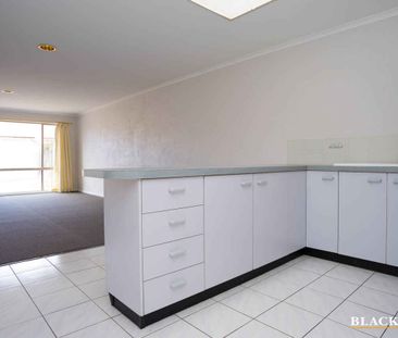 Single level, three bedroom townhouse - Photo 4