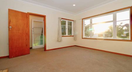 3 Bedrooms Home in Drury For Rent - Photo 3