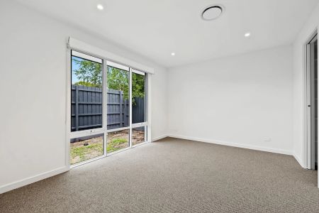 LUXURIOUS FAMILY LIVING! - Photo 3