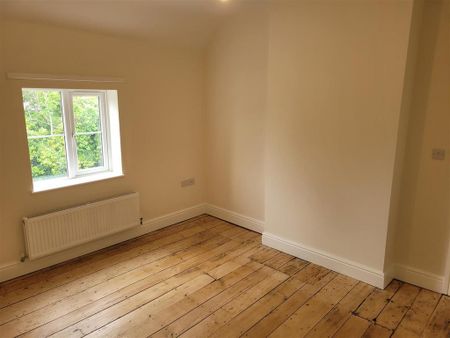 4 bedroom detached house to rent - Photo 3