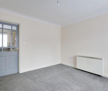 2 bedroom end of terrace house to rent - Photo 1