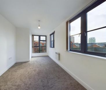 2 bedroom penthouse to rent - Photo 2