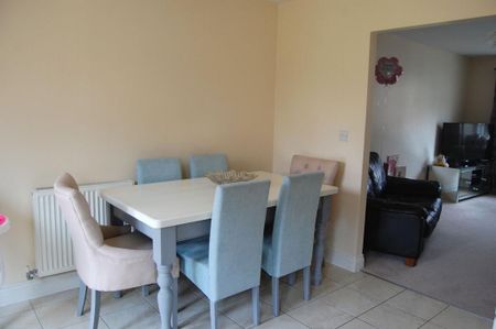 3 bedroom end of terrace house to rent - Photo 3