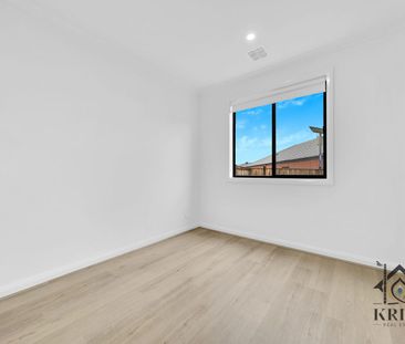 QUALITY HOME WITH FANTASTIC NEIGHBOURHOOD - Photo 4