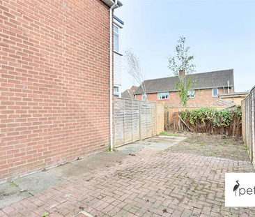 3 bedroom semi-detached house to rent - Photo 4