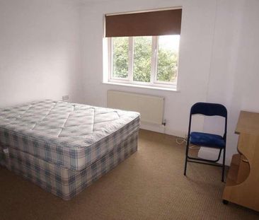 Bedroom Detached House In Winton, BH9 - Photo 2