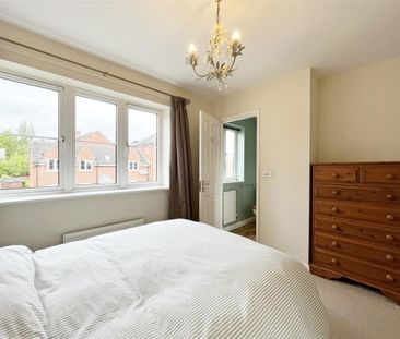 3 bedroom Town house to rent - Photo 2