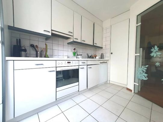 Bel appartement rénové de 3.5 pièces avec balcon - Photo 1