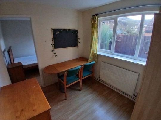 3 bedroom apartment to rent - Photo 1