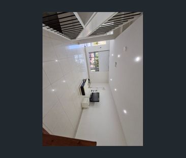 Four Bedroom Townhouse - Photo 3