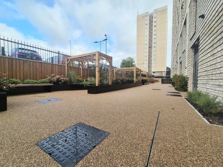 Cow Green, Halifax - Photo 3