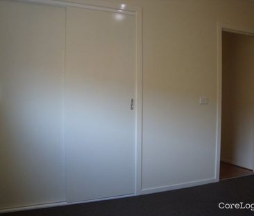 Low-maintenance living in a growing and family-friendly neighbourhood! - Photo 5