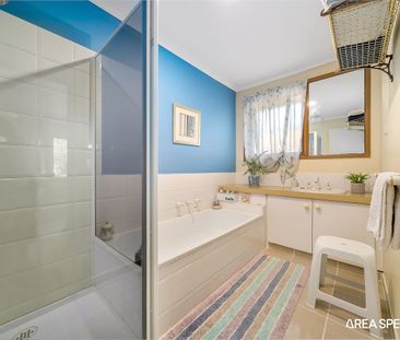 Well-Appointed Family Home with Double Car Accommodation! - Photo 6