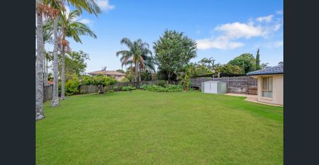 Grand Family Home in Prestigious Stretton Location - Photo 2