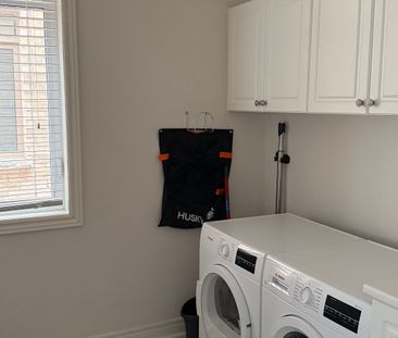 For Lease - 80 Inverness Way, Bradford West Gwillimbury, Ontario - Photo 1