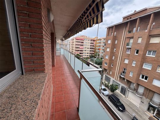 Piso de alquiler en Carrer de Mossèn Jacint Verdaguer, 129, Can Farrerons - Photo 1