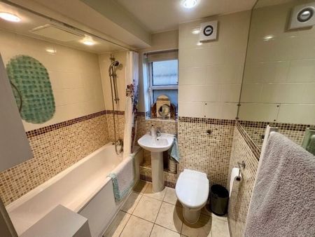 Room in a Shared House, Lambton Road, SW20 - Photo 5