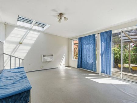 Beautiful Sunny Home in a Prime Glenorchy Location - Photo 2