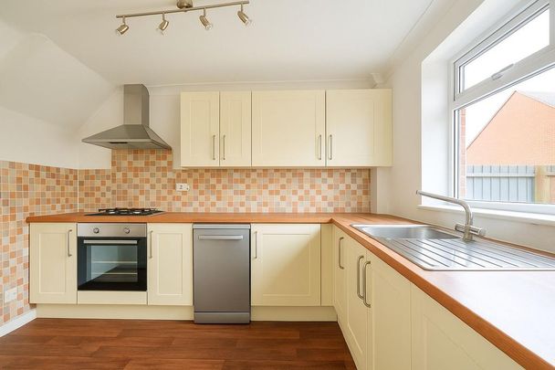 3 bedroom semi-detached house to rent - Photo 1