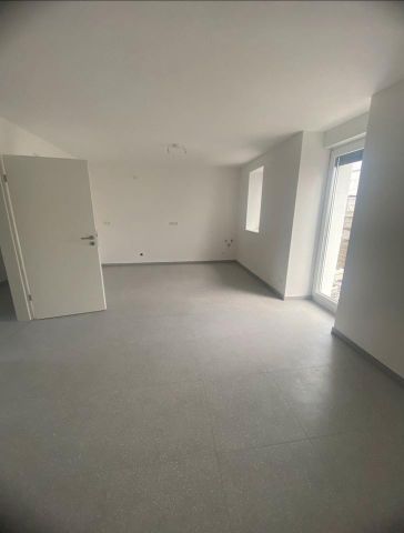 Modernisierte 2-Zimmer Wohnung AUCH NUTZBAR FÜR PRAXIS ODER BÜROS - Photo 2