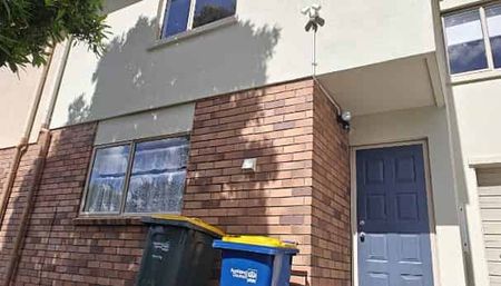 Spacious Family Townhouse in the Heart of Ranui - Photo 5