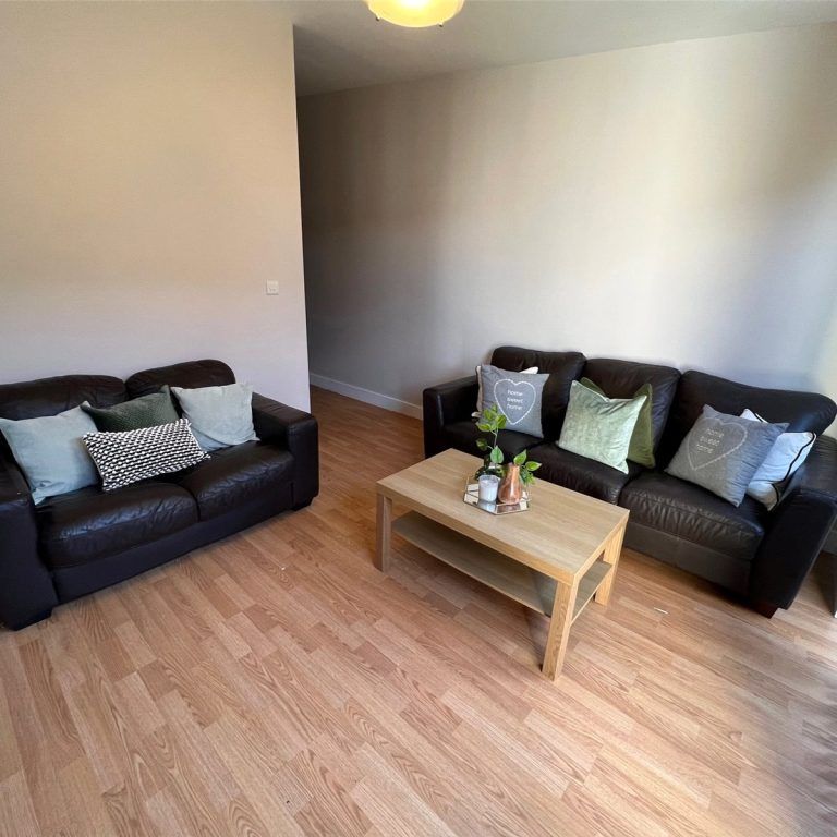 3 Bedroom Flat / Apartment - Andersons Road, Southampton - Photo 1