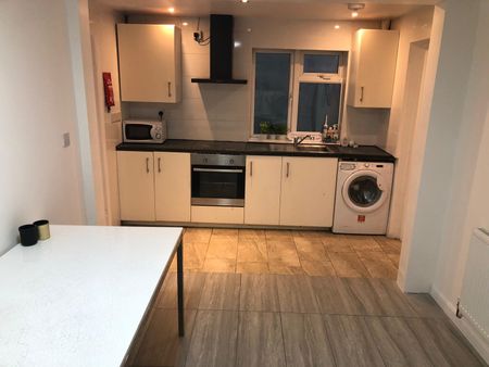 Ensuite double room on London road, CV1 2JP - Photo 3