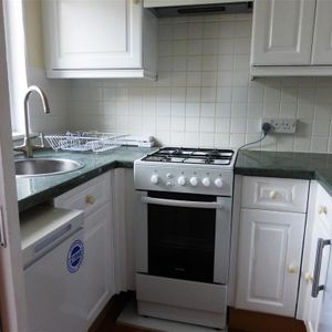 Studio to rent - Photo 2