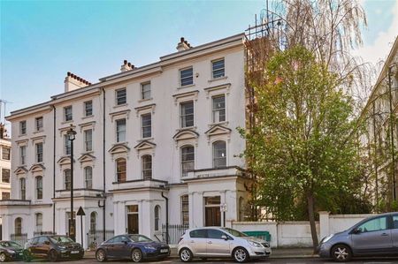 SHORT LET - One bedroom apartment set only 100 meters from Little Venice Canal in a period white stucco building - Photo 2