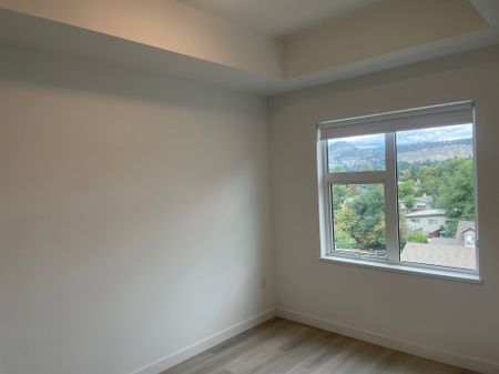 Top Floor New 1 Bedroom Near Downtown - Photo 3