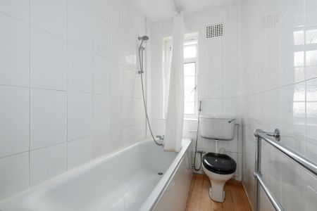 Old Brompton Road, Earls Court, London, SW5 - Photo 3